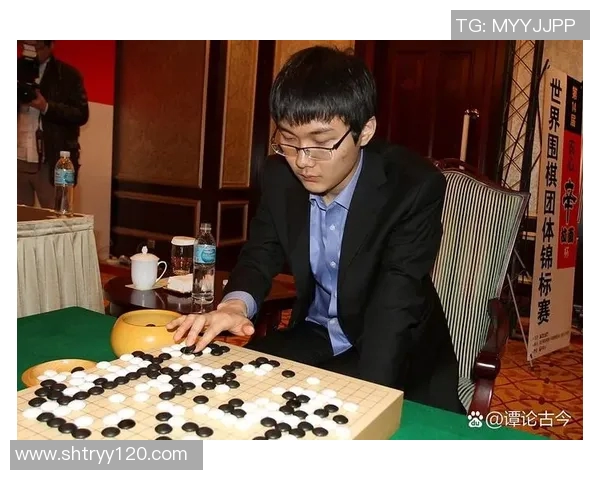 足球场上的棋手：揭秘那些热爱围棋的足球明星们