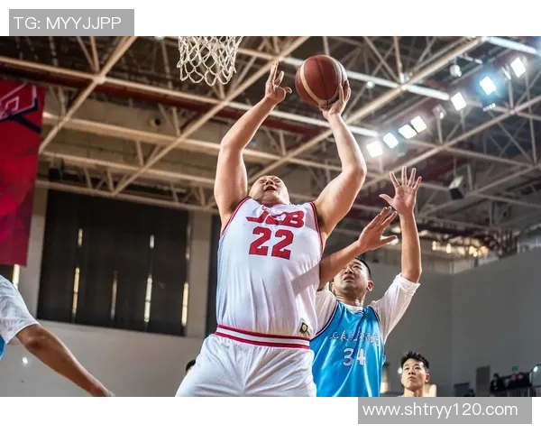 篮球明星的帅气魅力与赛场风采完美结合的精彩瞬间